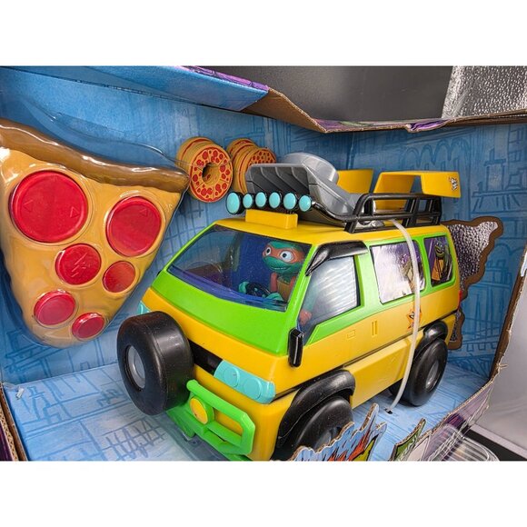 Teenage Mutant Ninja Turtles RC Pizza Blaster Car with Pizza Launcher Controller - Picture 3 of 12